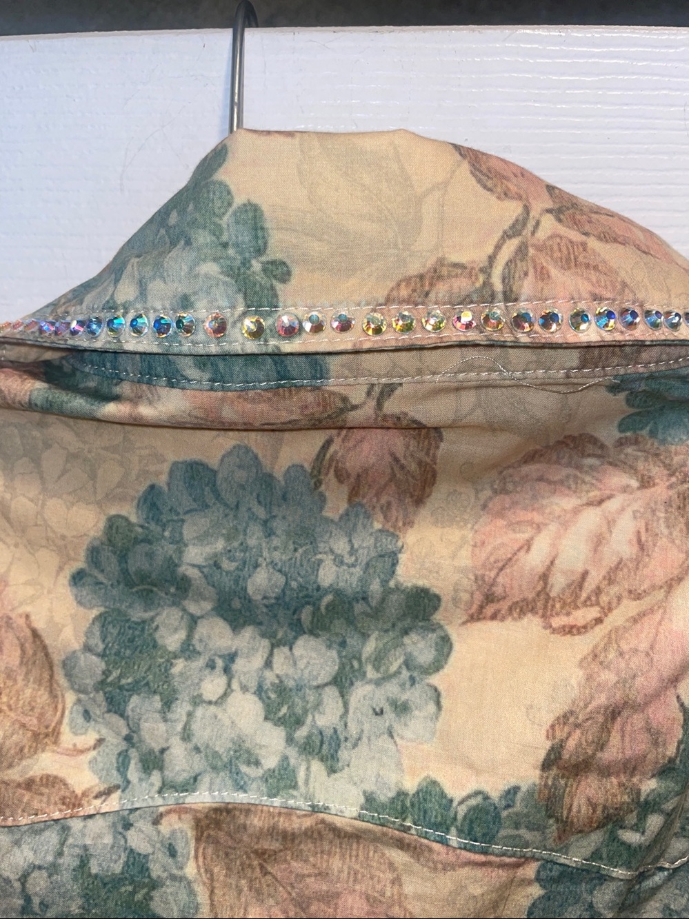 Floral Button-Up Tunic Shirt in Teal & Beige. A Rare Bird.   Sequined - Picture 6 of 11